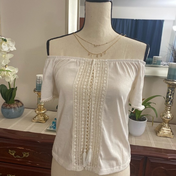 💕❤️H&M lace centered off shoulder white💕 - Picture 5 of 6